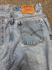 Levi’s Women’s 550 Relaxed Fit Tapered Leg Blue Jeans – P394