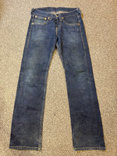 Levi’s Women’s 901 Dark Blue Jeans with White Stitching – P417