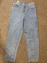 Levi’s Women’s High-Waisted Mom Jeans – P424