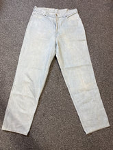 Levi’s Women’s Vintage White Tab Light Blue Faded Relaxed Fit Jeans – P437