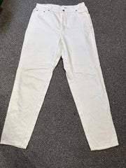 Levi’s Women’s 550 Relaxed Fit Tapered Leg White Jeans – P418