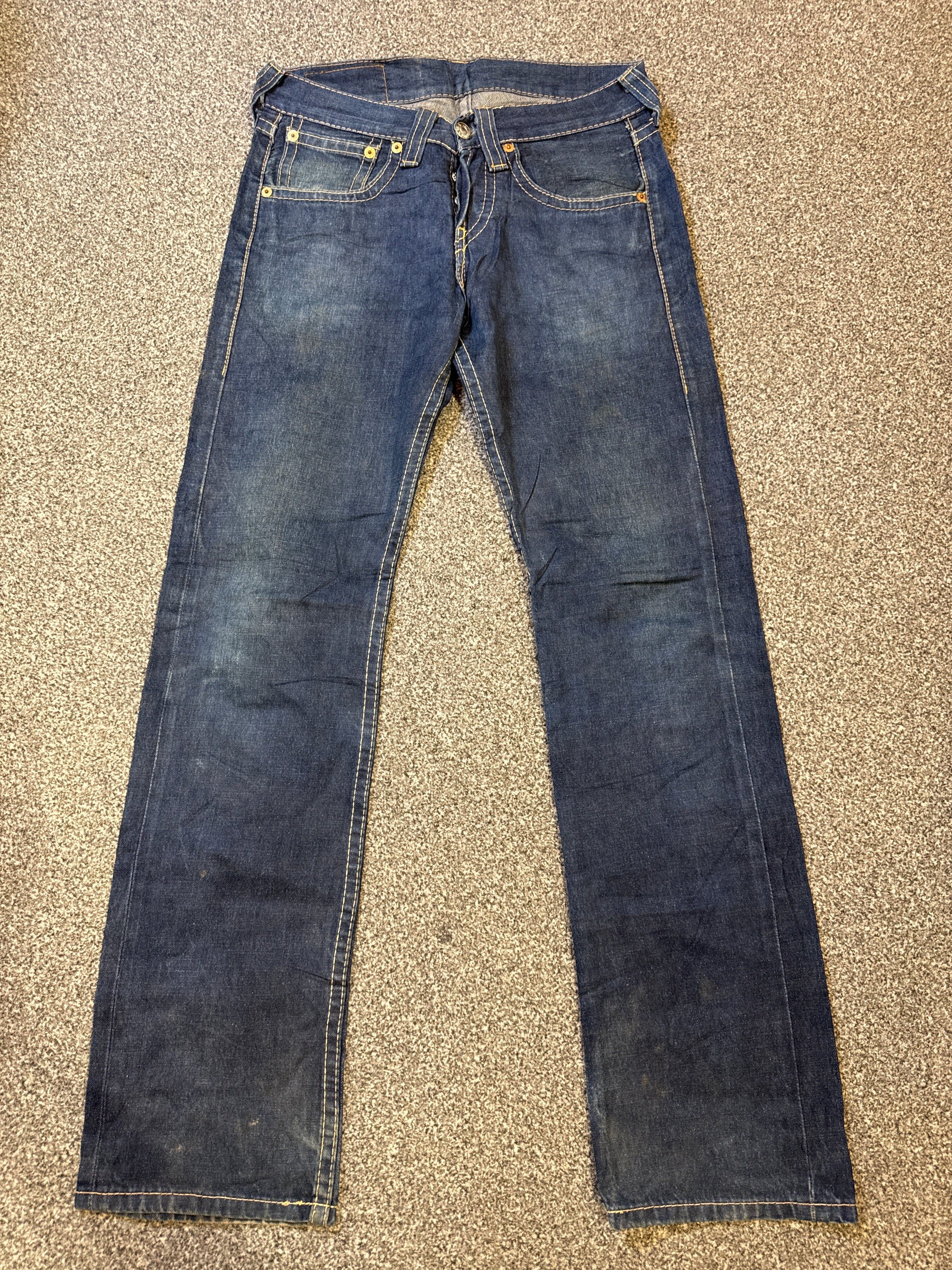 Levi’s Women’s 901 Dark Blue Jeans with White Stitching – P417