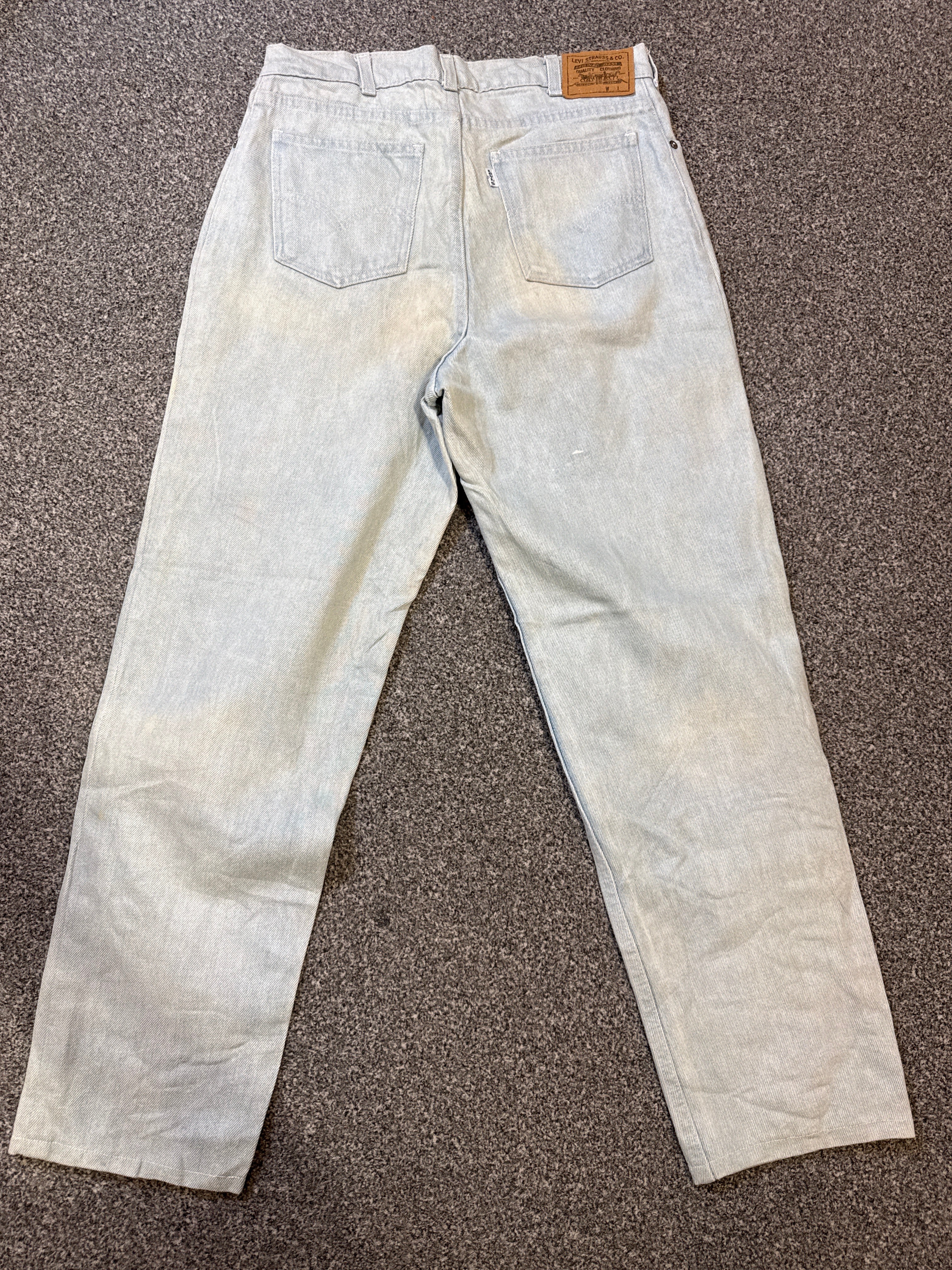 Levi’s Women’s Vintage White Tab Light Blue Faded Relaxed Fit Jeans – P437