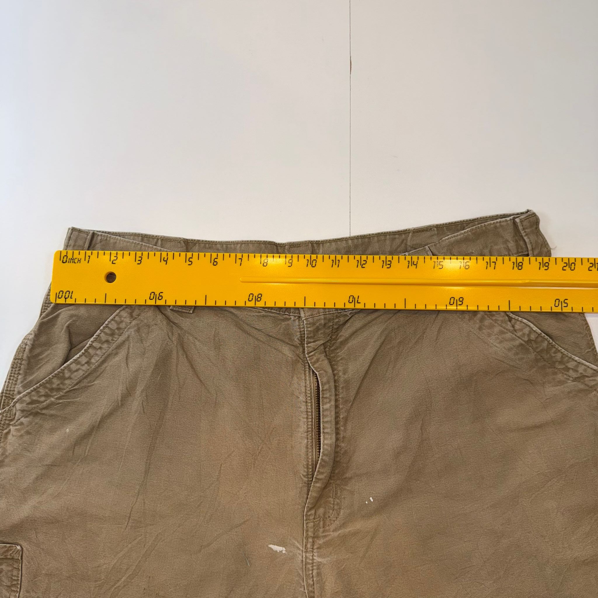 Vintage Carhartt Cargo Shorts Beige Relaxed Fit Utility Workwear Men’s W40