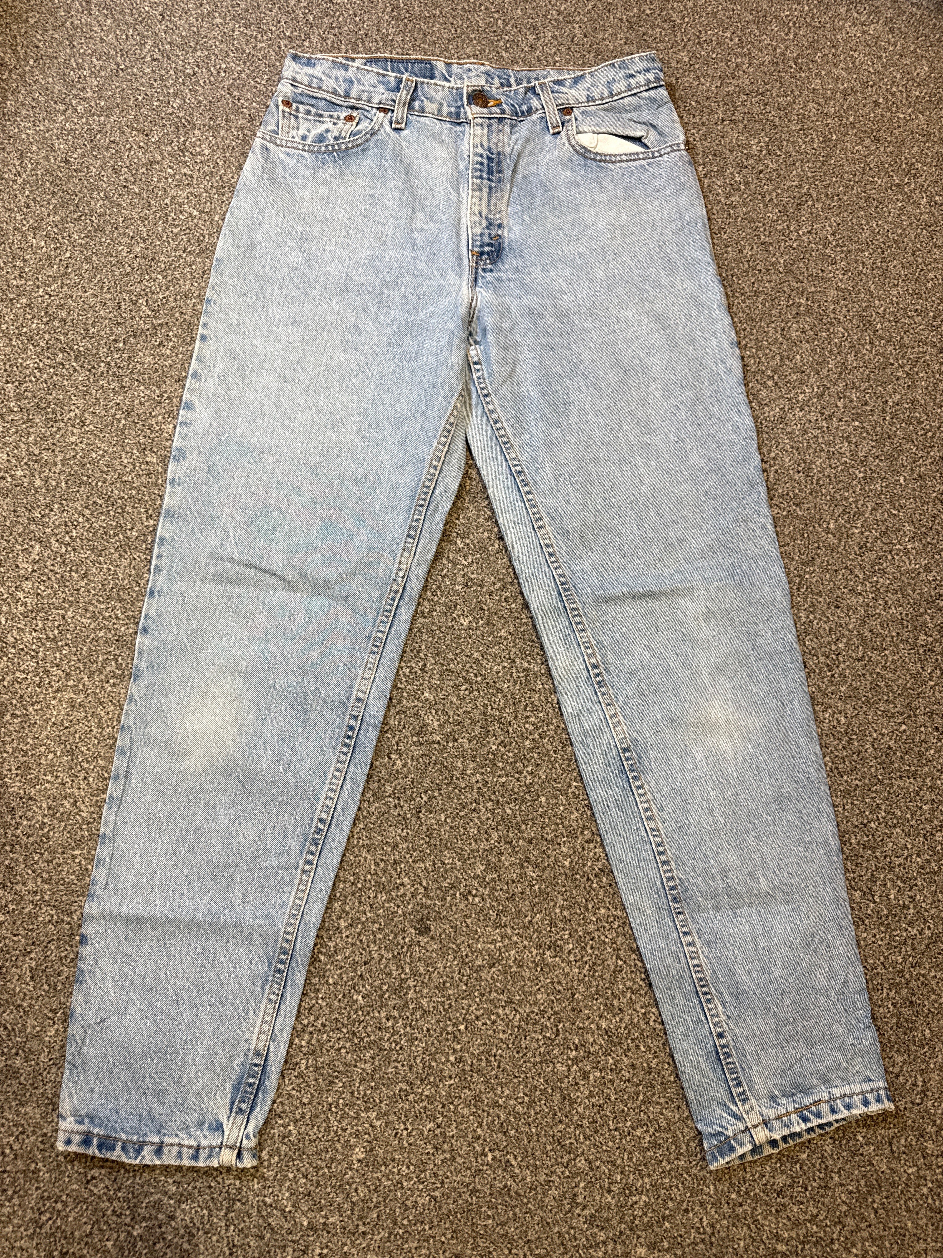 Levi’s Women’s 550 Relaxed Fit Tapered Leg Light Blue Jeans – P435