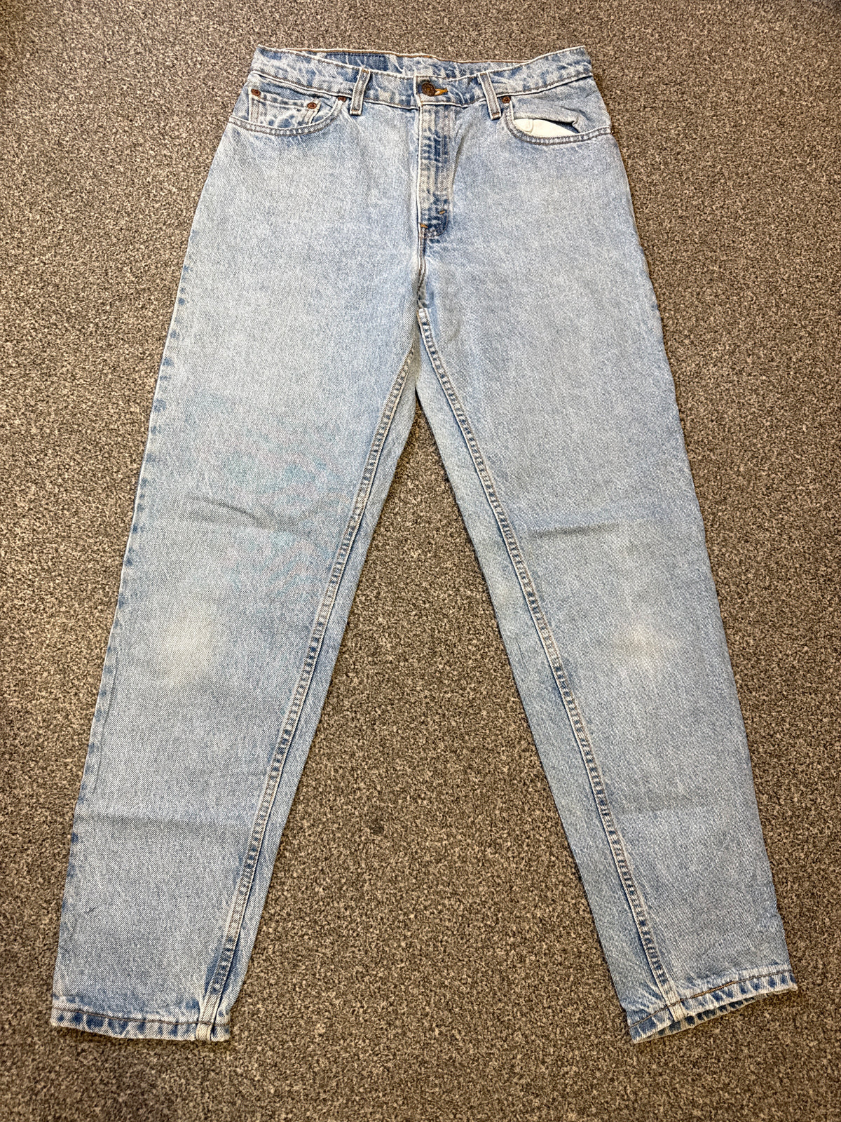 Levi’s Women’s 550 Relaxed Fit Tapered Leg Light Blue Jeans – P435