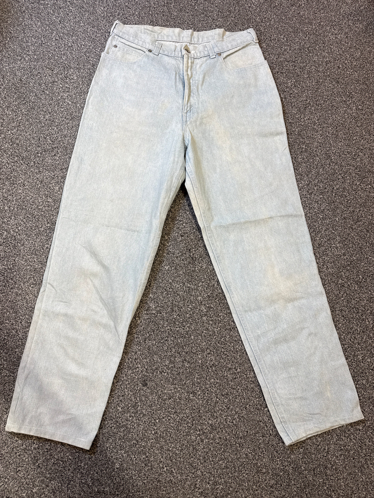 Levi’s Women’s Vintage White Tab Light Blue Faded Relaxed Fit Jeans – P437