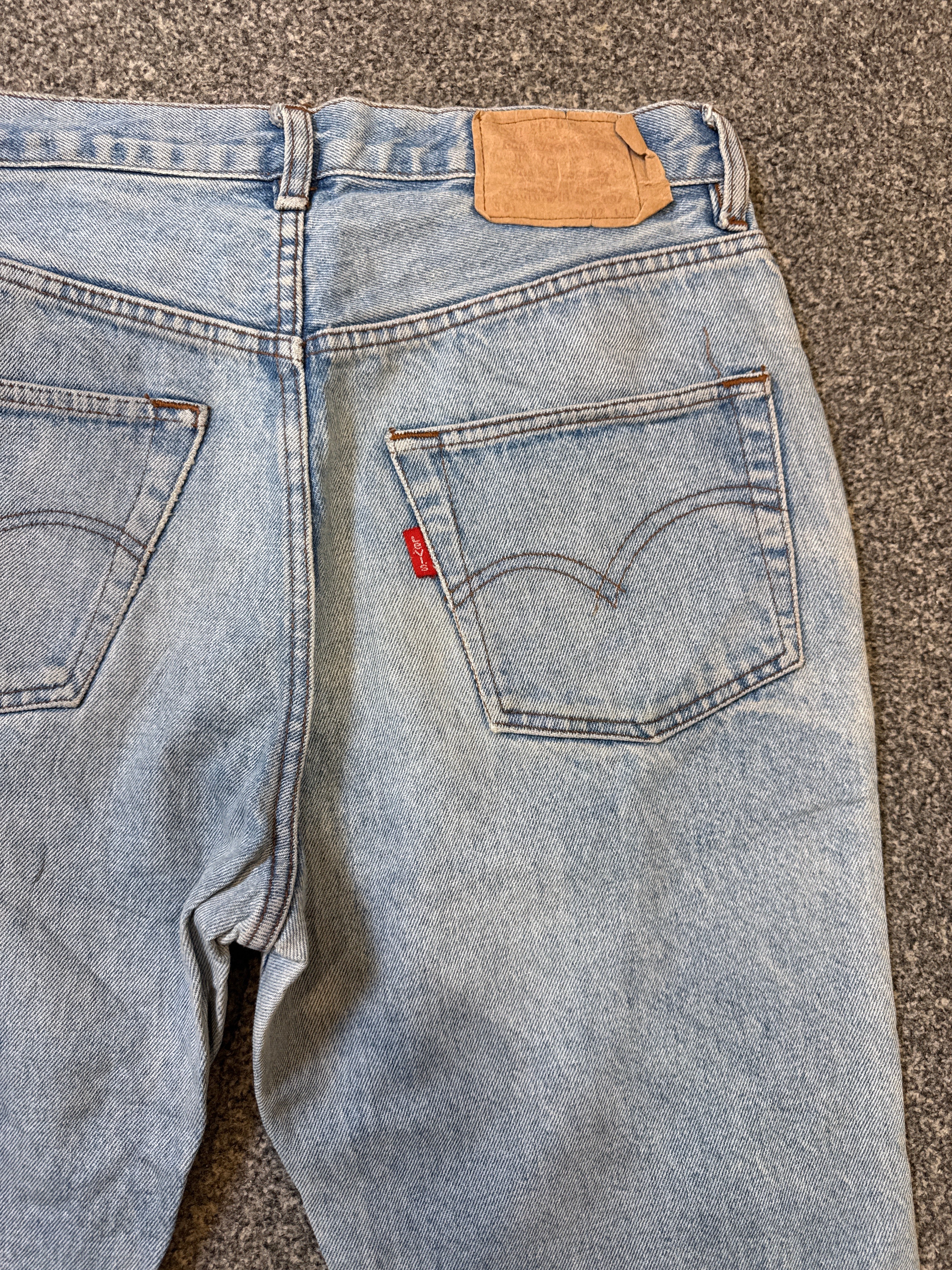 Levi’s Women’s 901 Light Blue Regular Fit Jeans – P438