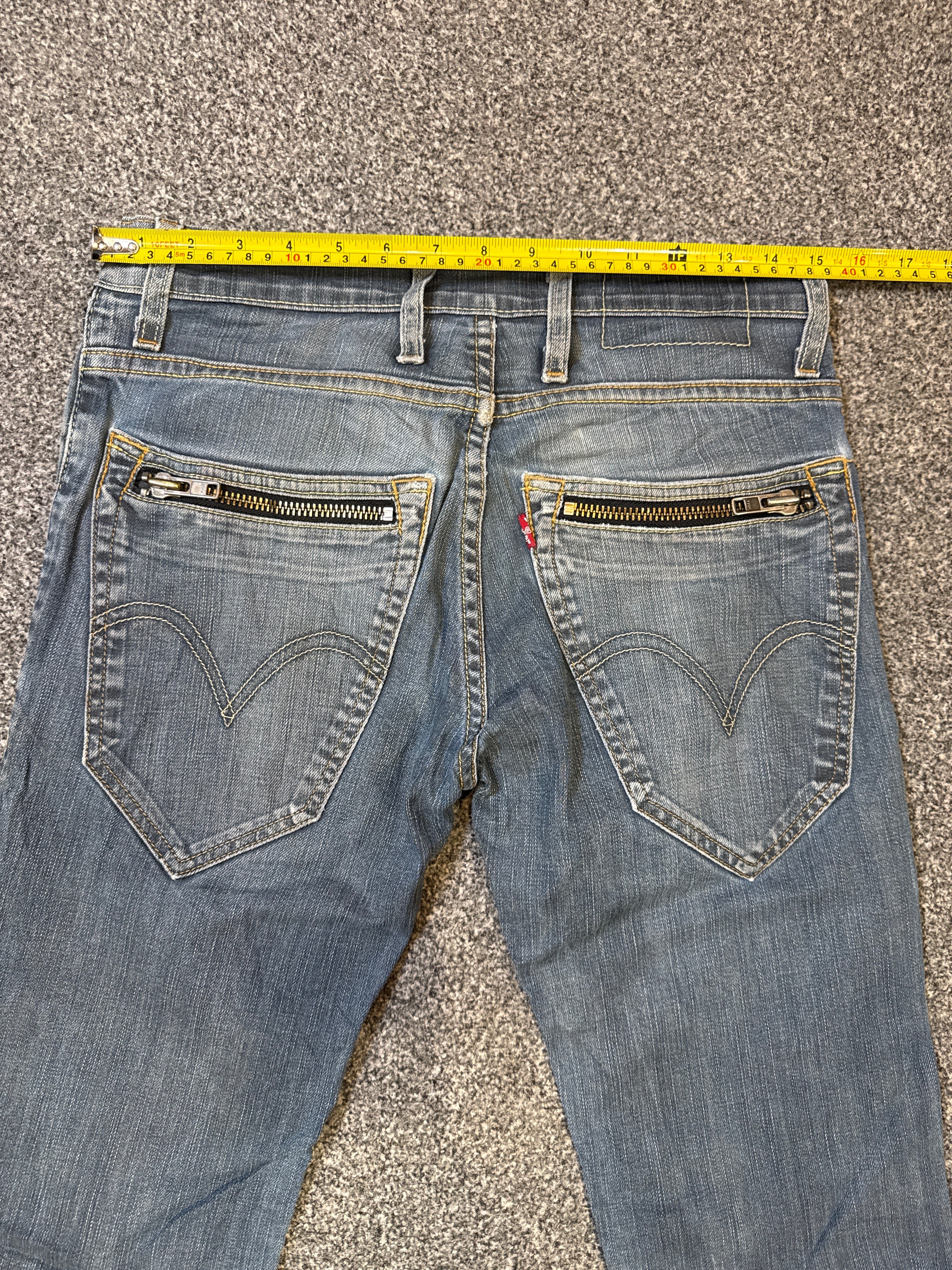 Levi’s 513 Women’s Skinny Jeans with Zipper Pockets – P413