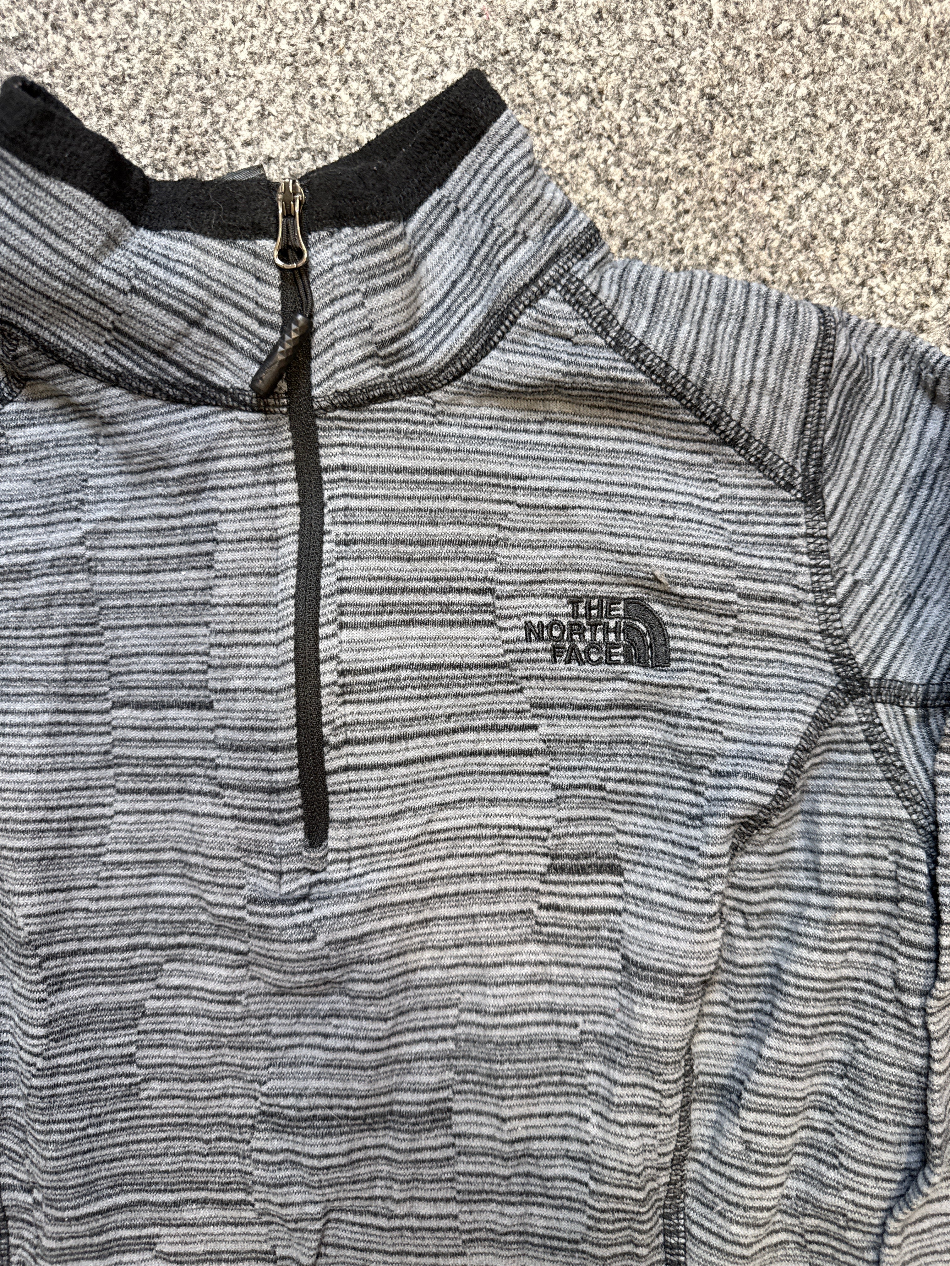 The North Face Women’s Grey Patterned 1/4 Zip Pullover – P555