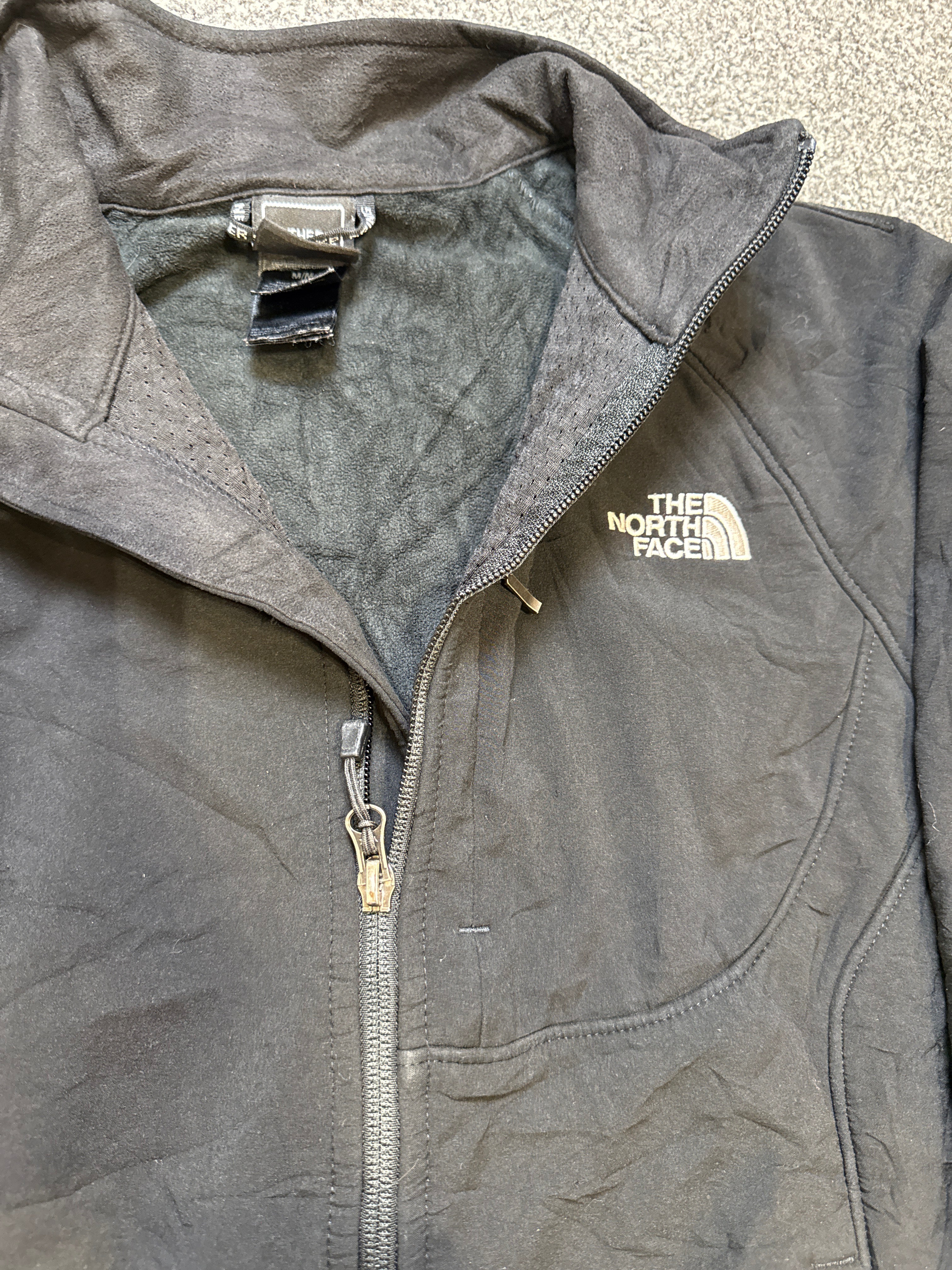 The North Face Women’s Black Lightweight Windbreaker Jacket – P549