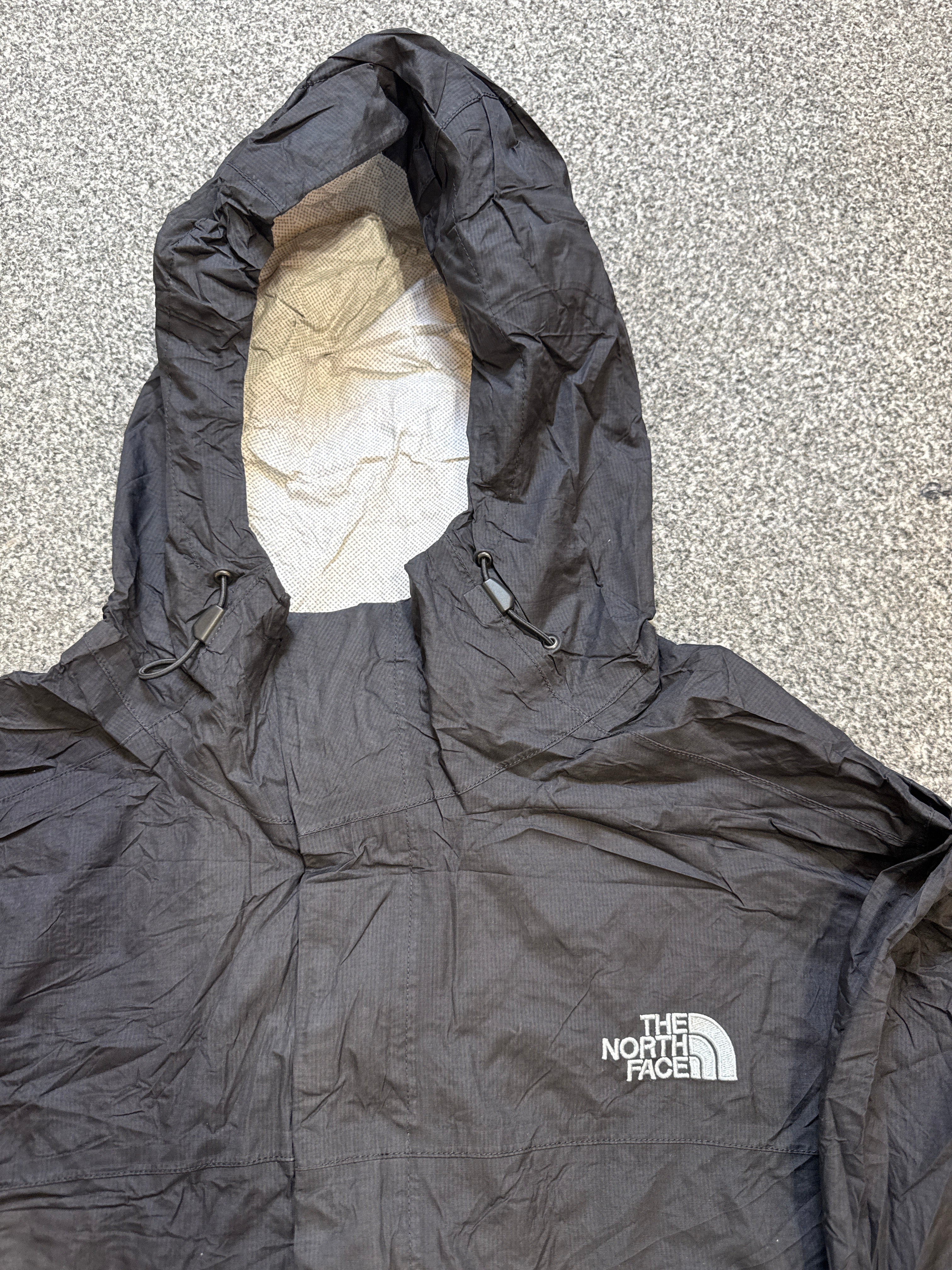 The North Face Men’s Lightweight Nylon Windbreaker Jacket – P547