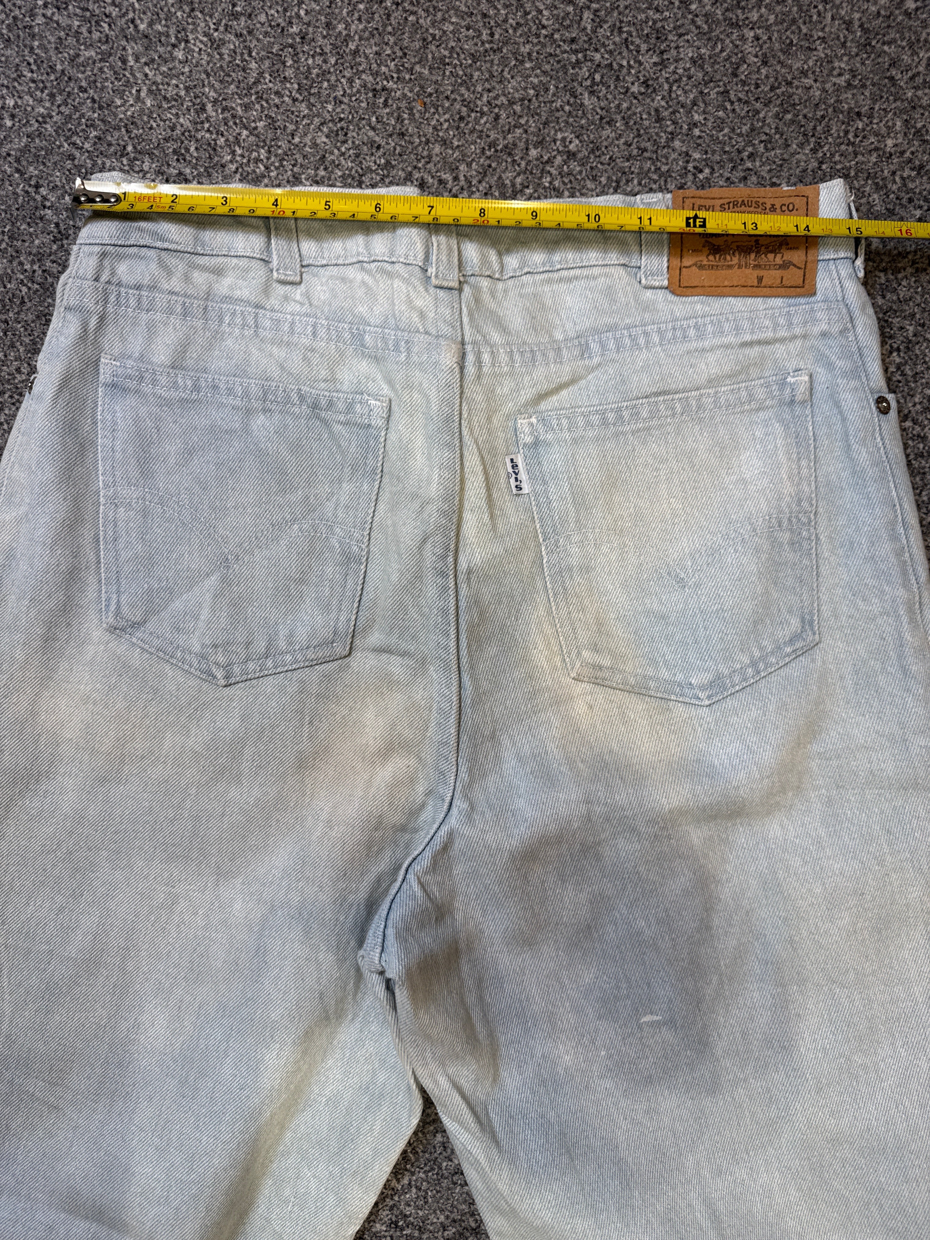 Levi’s Women’s Vintage White Tab Light Blue Faded Relaxed Fit Jeans – P437