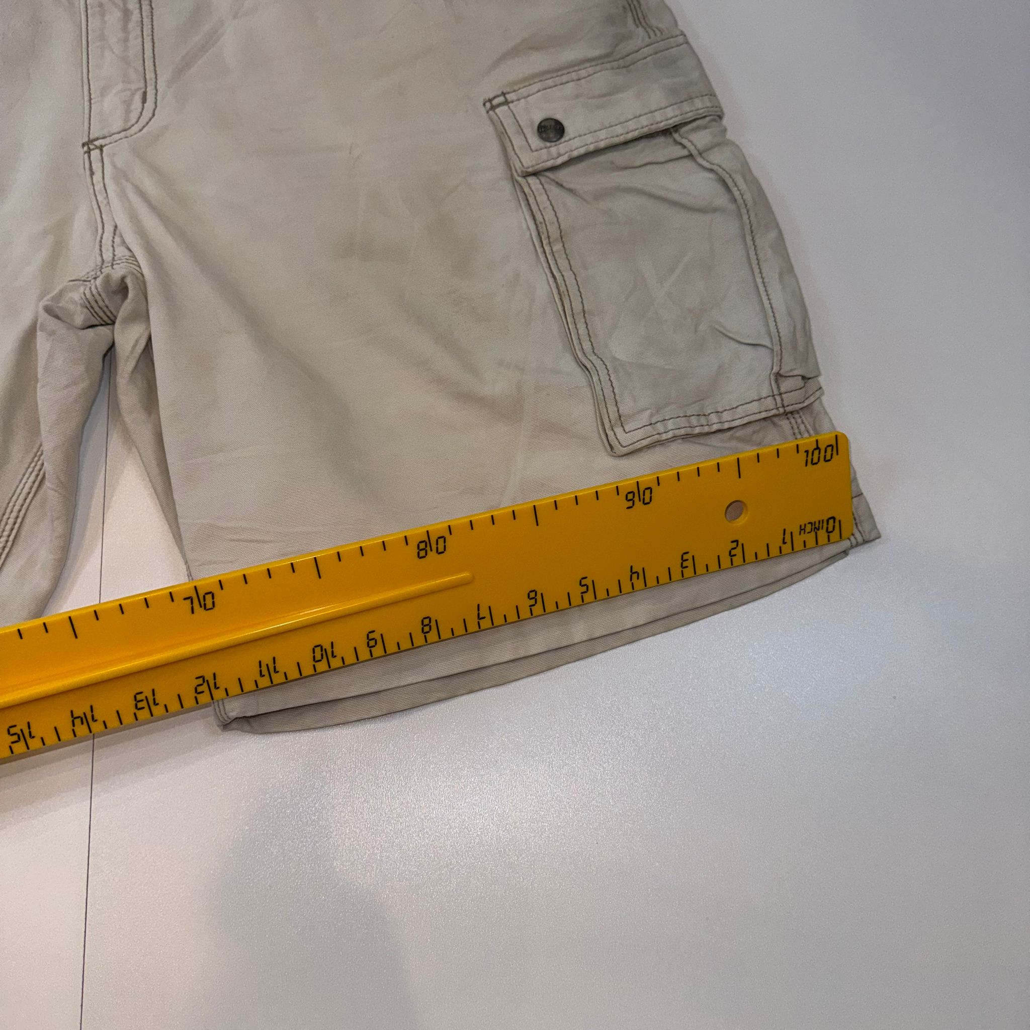 Carhartt Relaxed Fit Cargo Shorts – Beige/Cream – Size 42