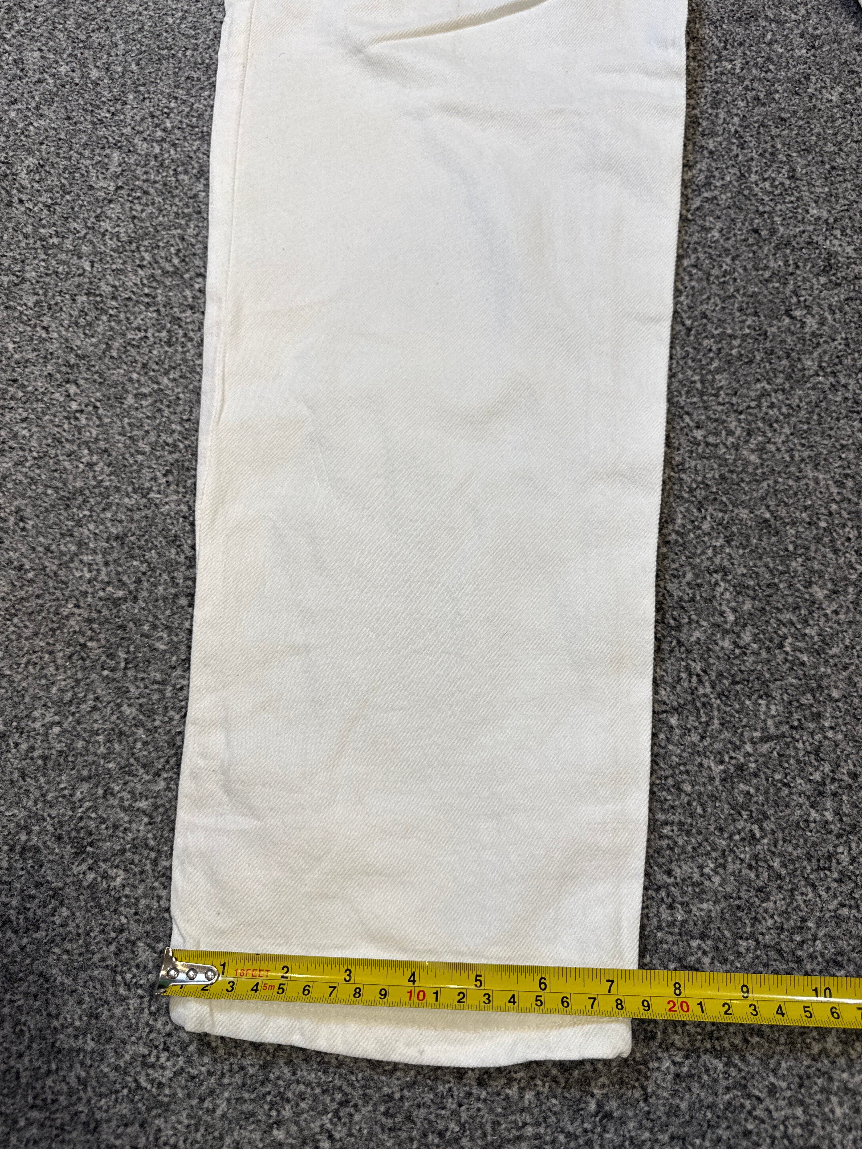 Levi’s Women’s 550 Relaxed Fit Tapered Leg White Jeans – P418