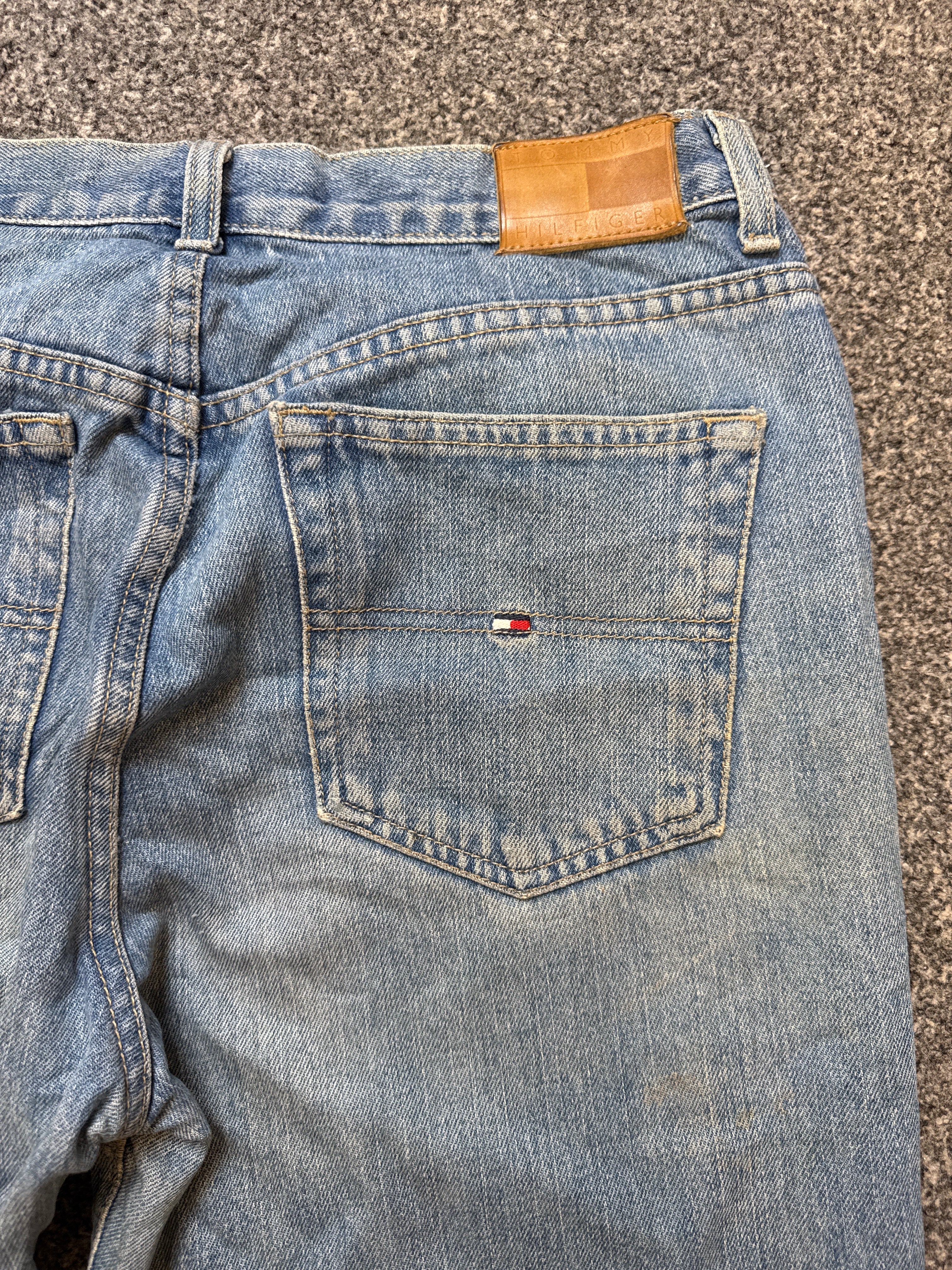 Tommy Hilfiger Women’s Light Blue Fade Jeans – P388