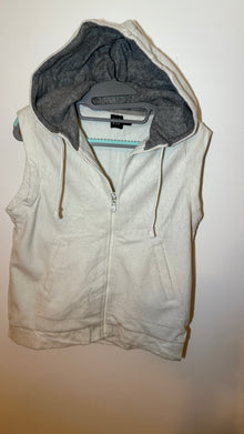  Rare Gap Logo Vest, Sports Ware