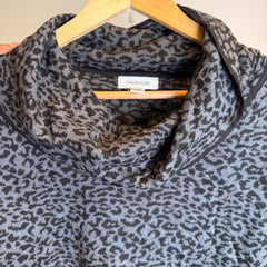 Calvin Klein Women’s Leopard Print Pullover – P611
