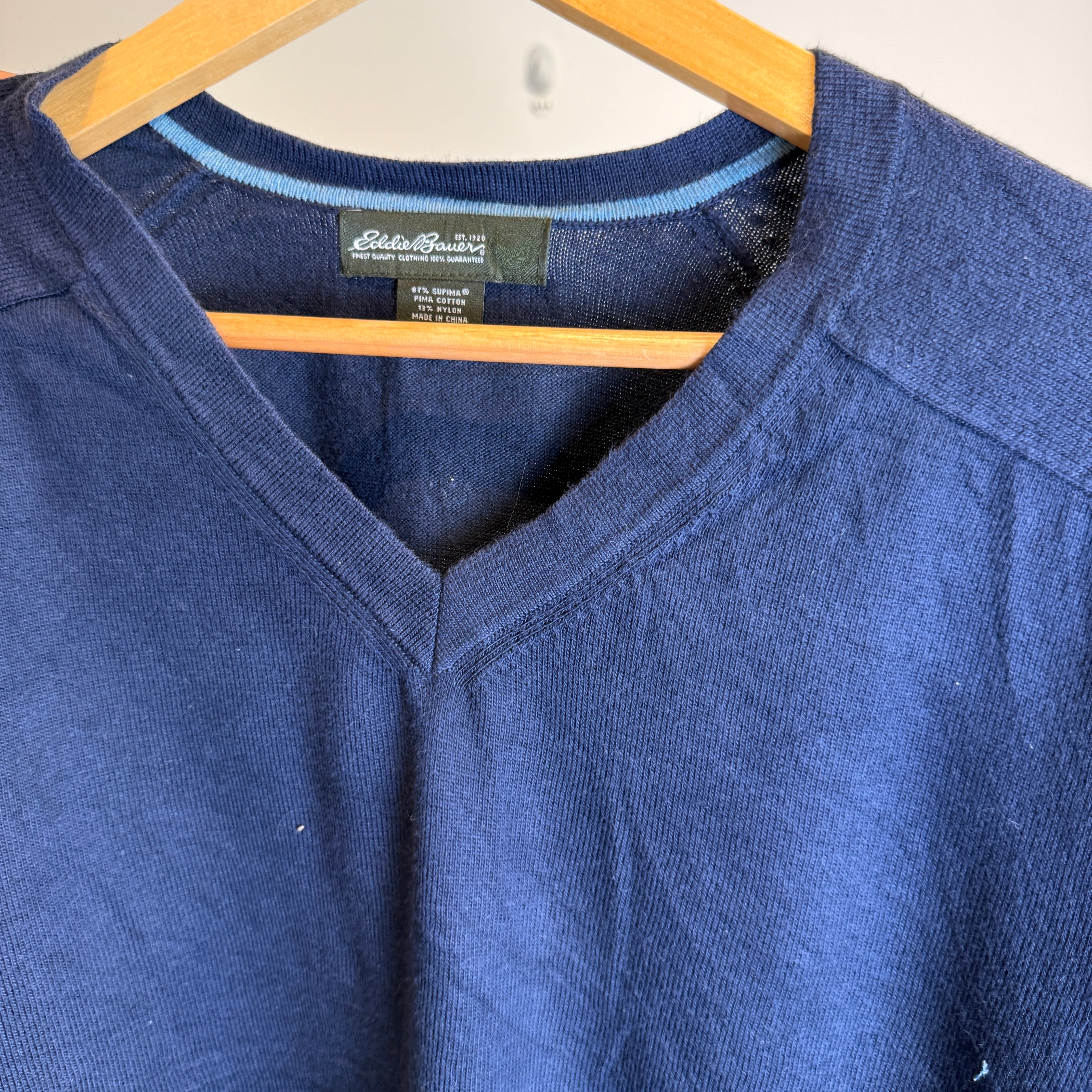 Eddie Bauer Men’s Suprema Cotton V-Neck Jumper – P631