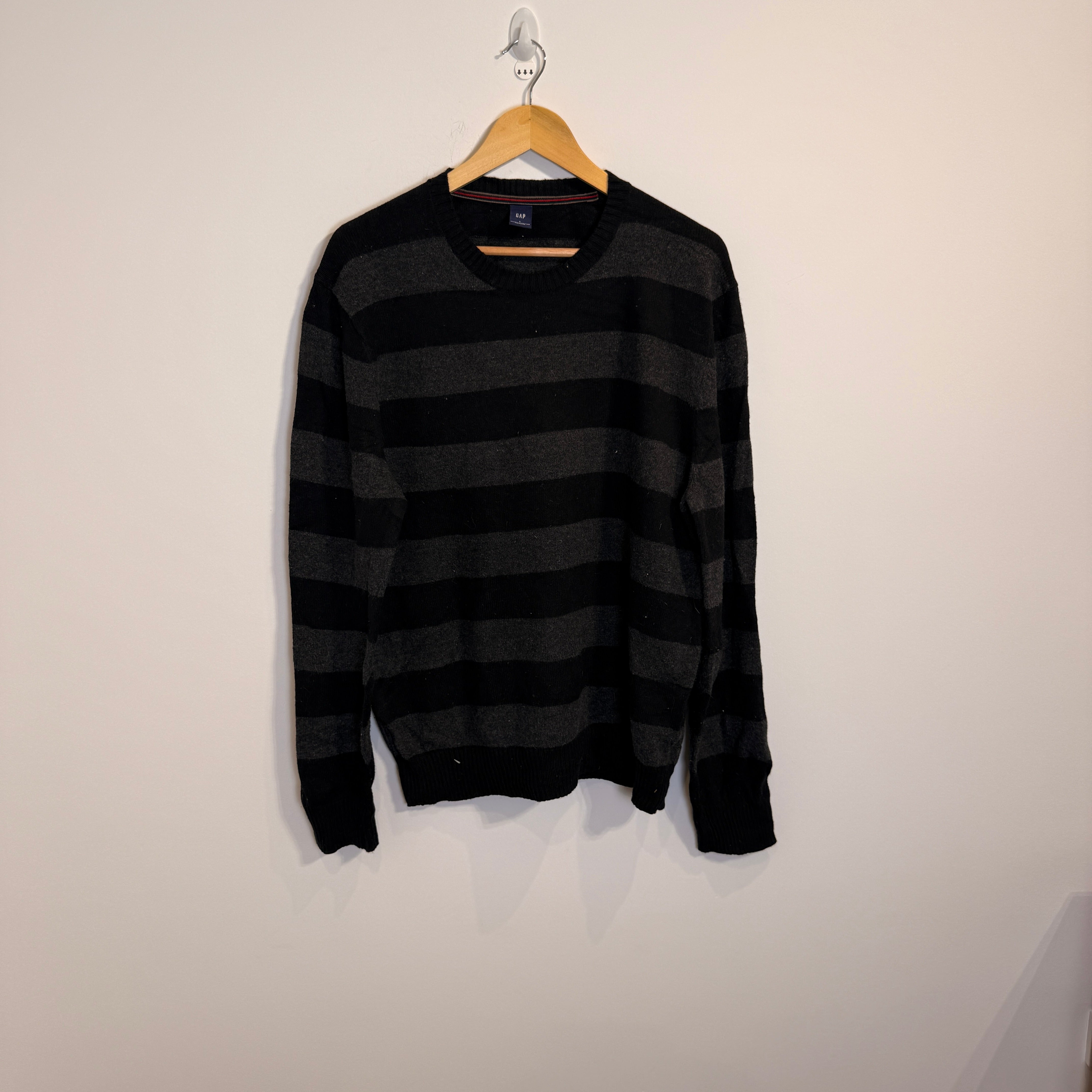 GAP Men’s Striped Crewneck Jumper – P640