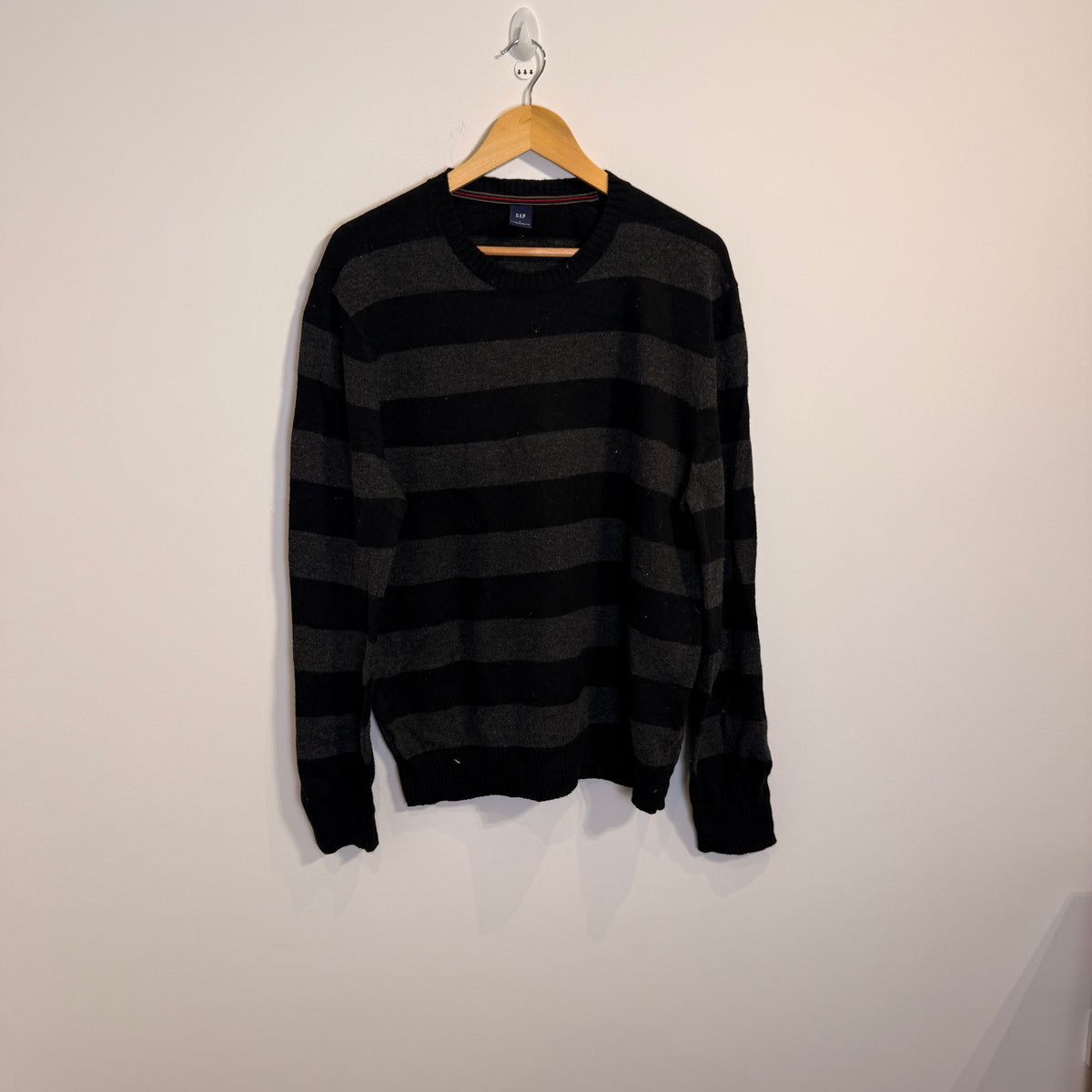 GAP Men’s Striped Crewneck Jumper – P640