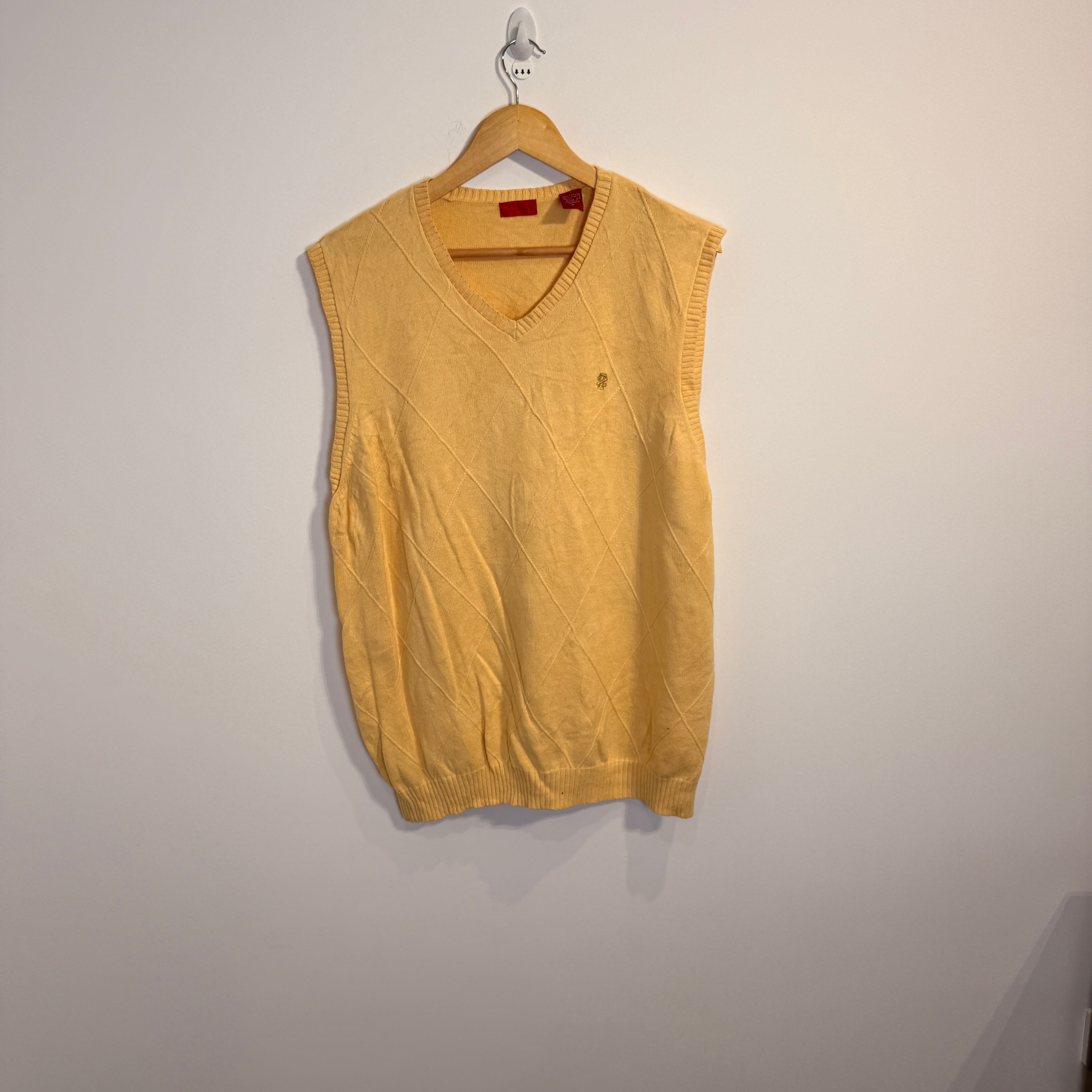 IZOD Men’s Yellow Quilted Cotton Vest – P643