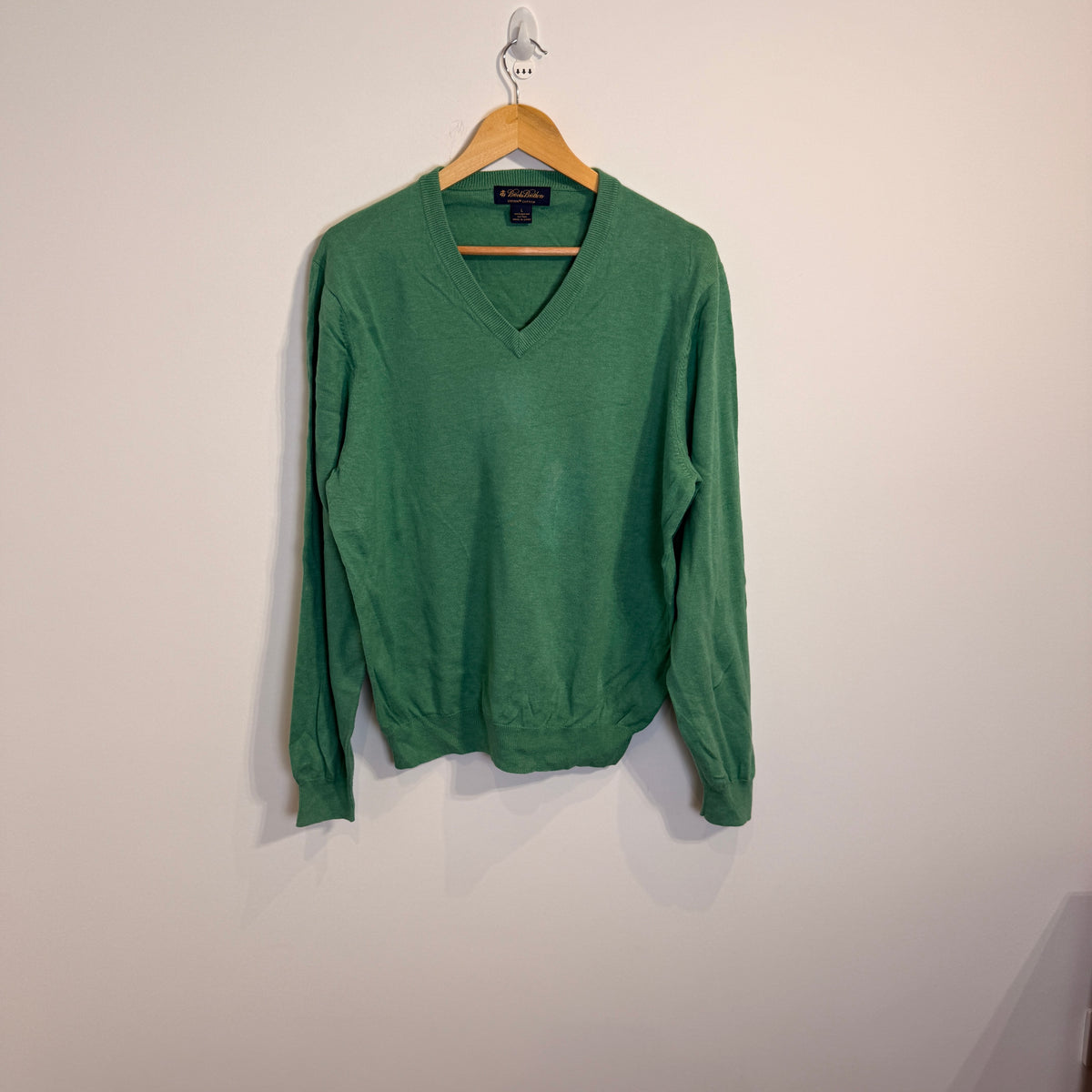 Brooks Brothers Men’s V-Neck Jumper – P648