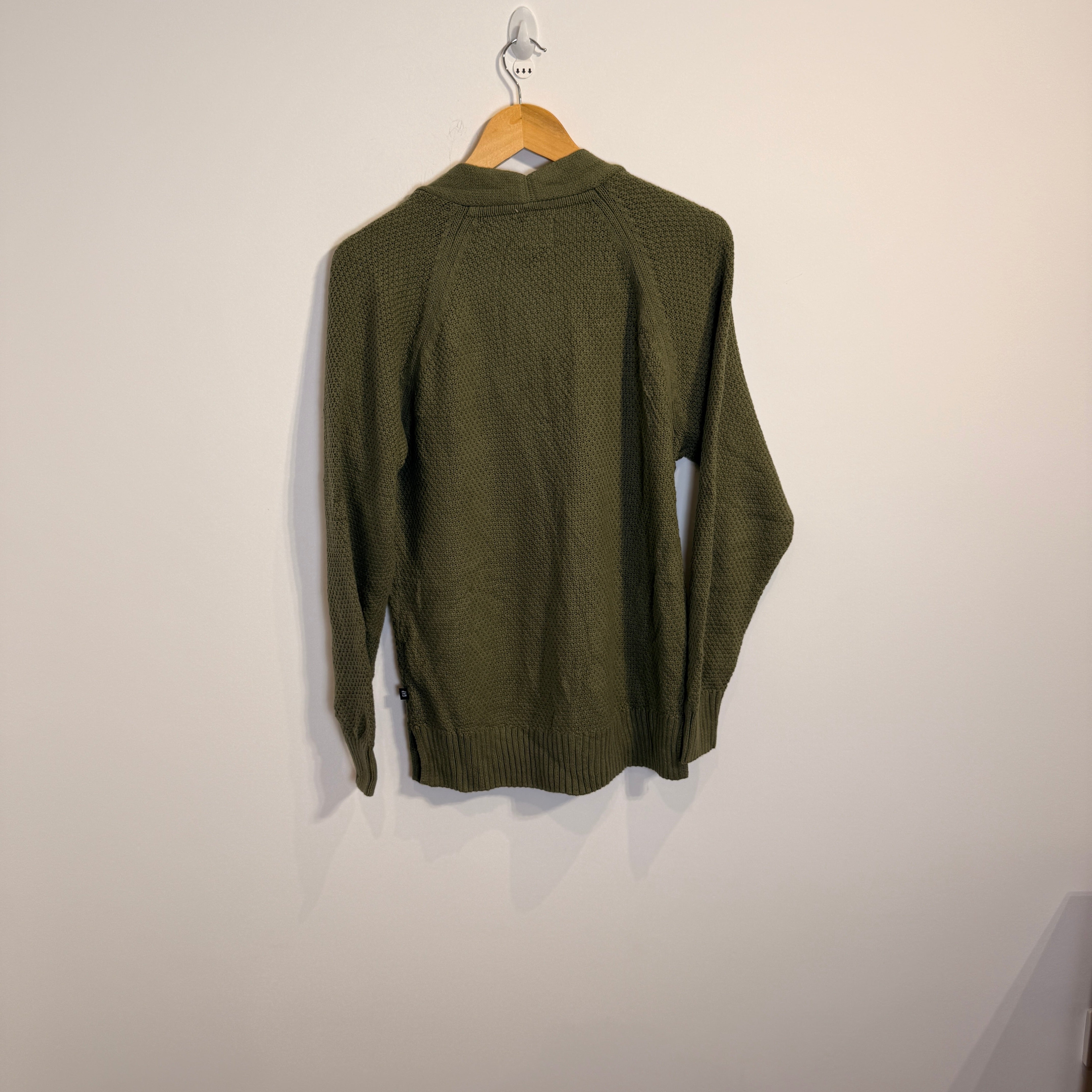 GAP Men’s Knitted Cardigan – P650