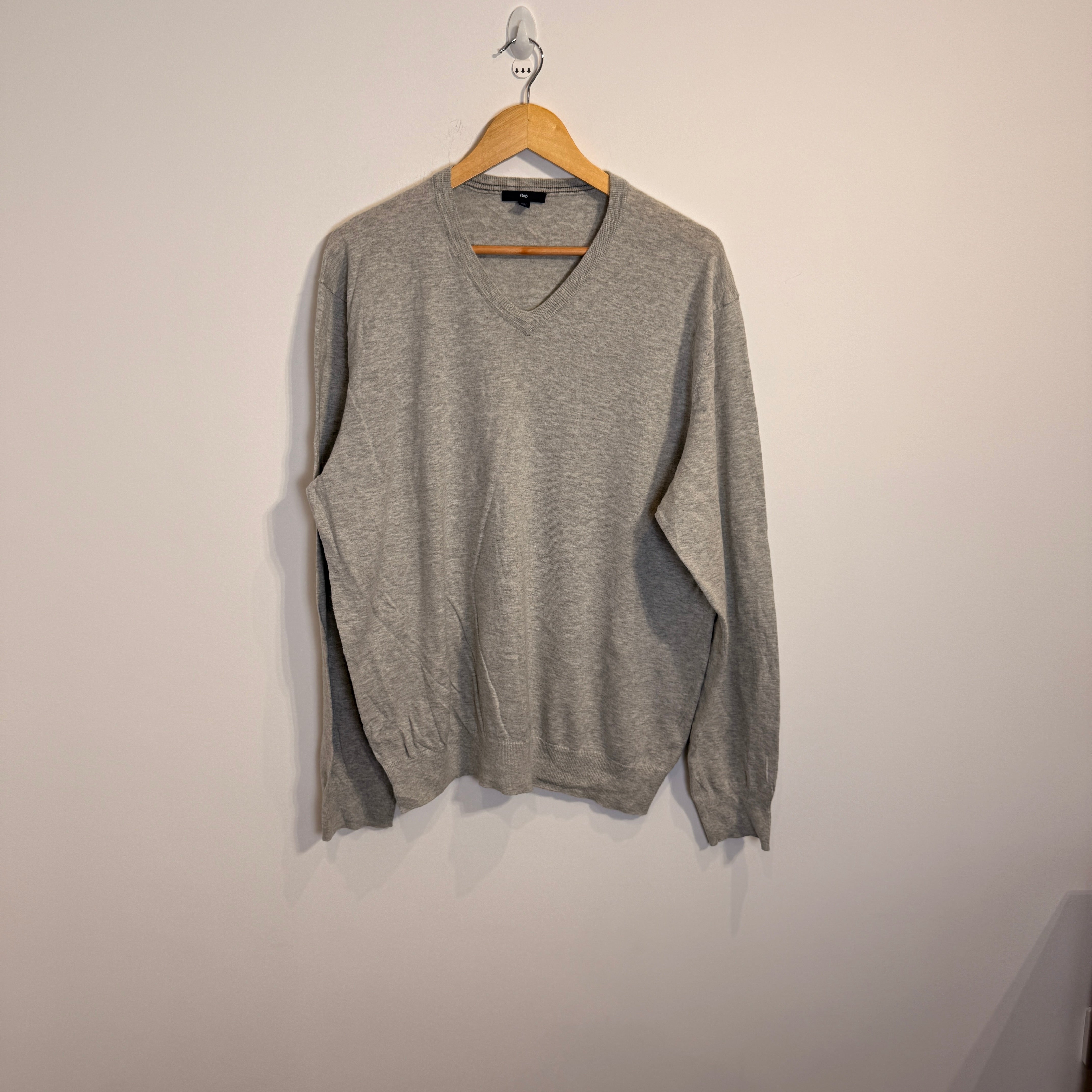 GAP Men’s V-Neck Jumper – P651
