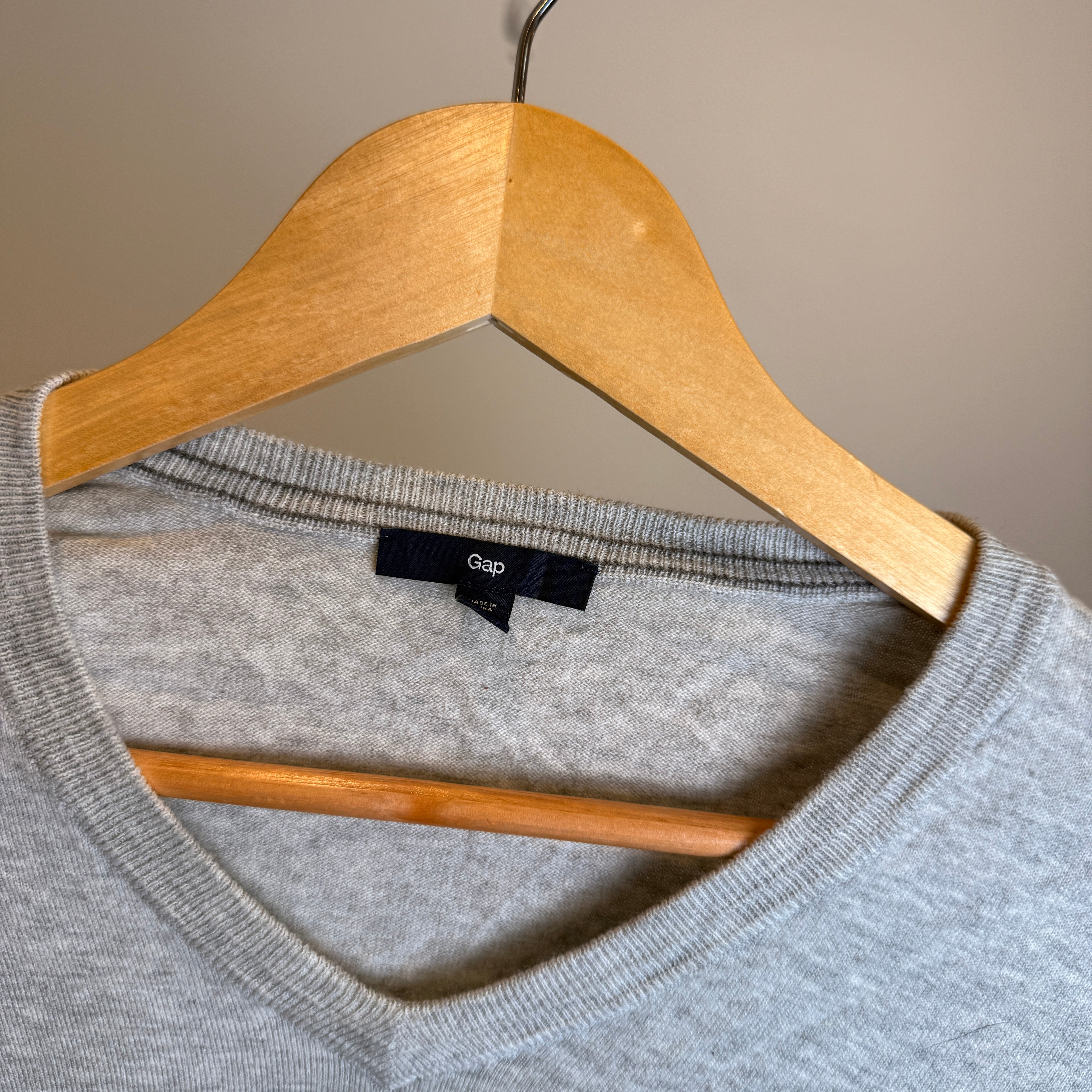 GAP Men’s V-Neck Jumper – P651