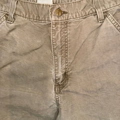 Beige Carhartt shorts with carpenter hook