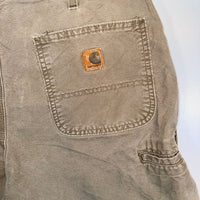 Beige Carhartt shorts with carpenter hook