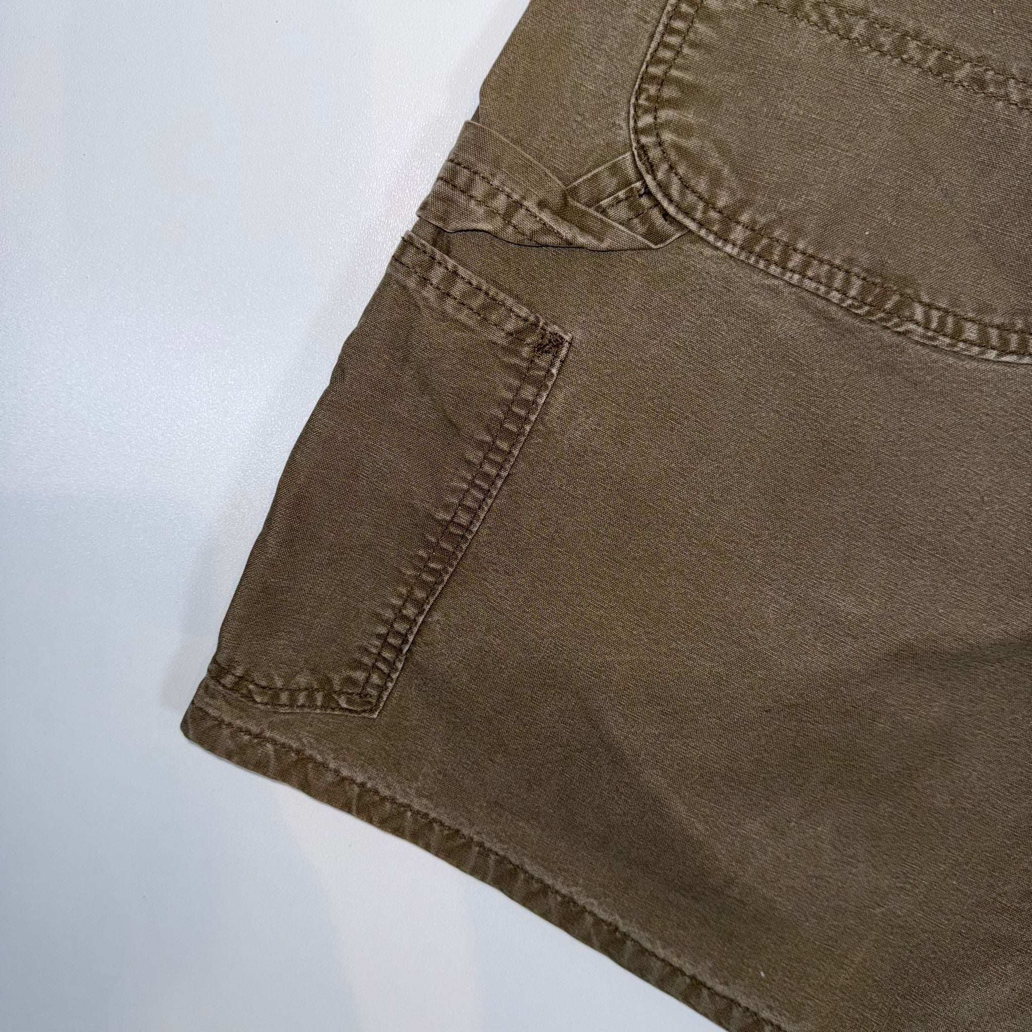 Beige Carhartt shorts with carpenter hook