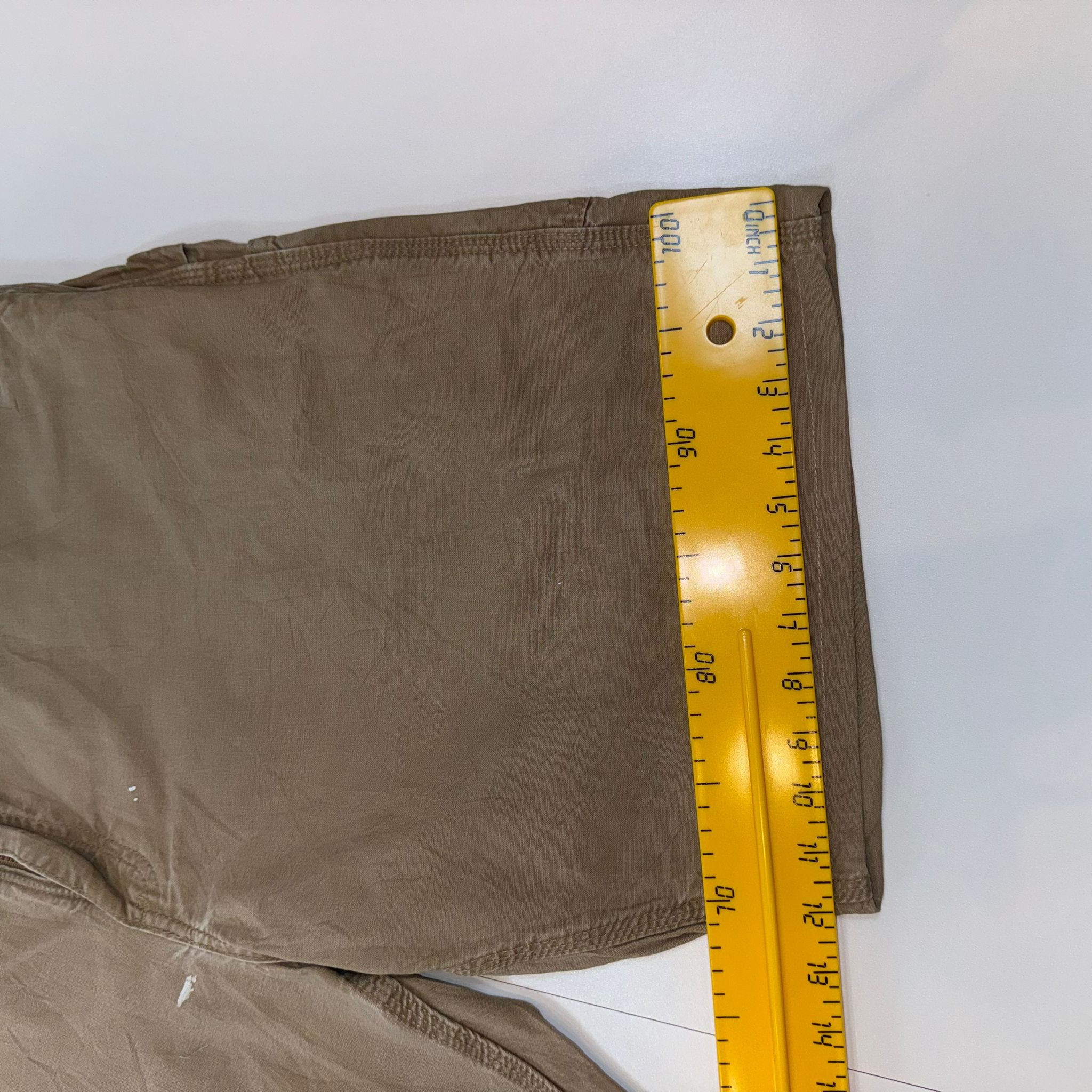 Vintage Carhartt Cargo Shorts Beige Relaxed Fit Utility Workwear Men’s W40