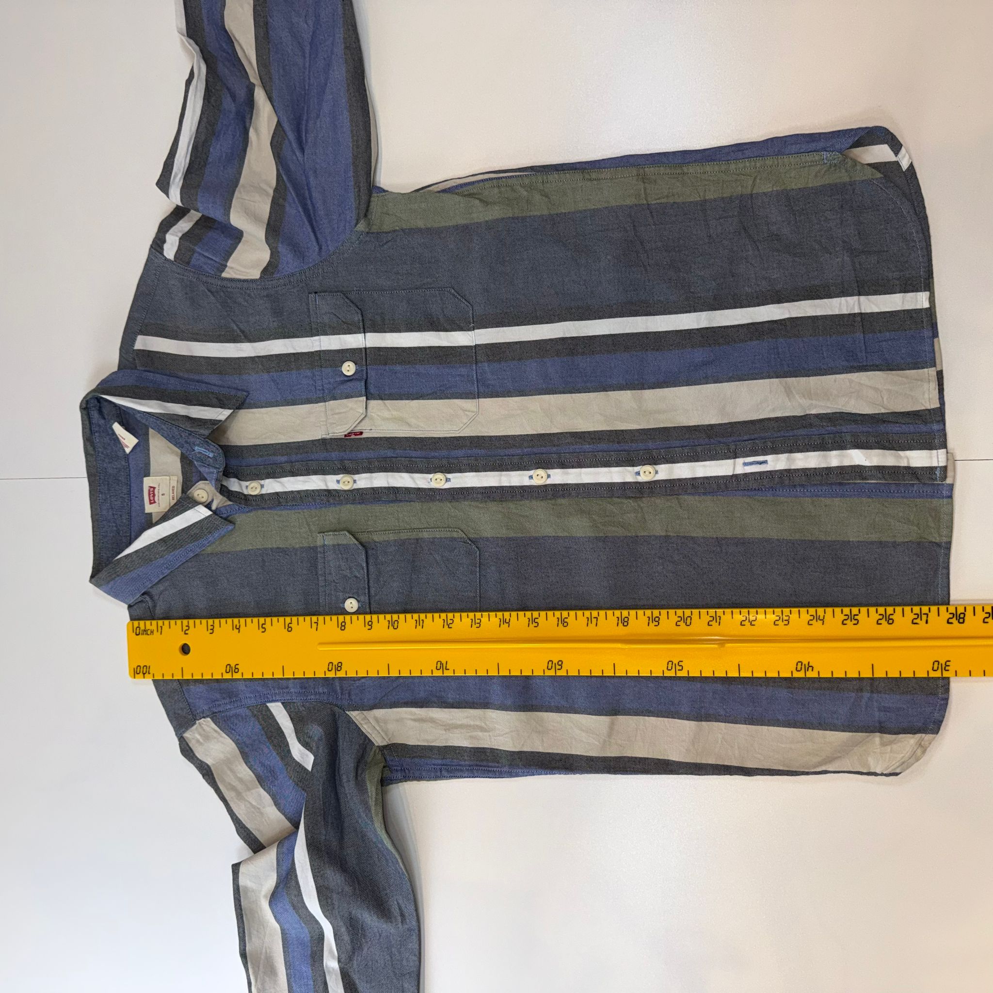 Levi’s Relaxed Fit Striped Button-Up Shirt Men’s Small Blue Green Long Sleeve Casual