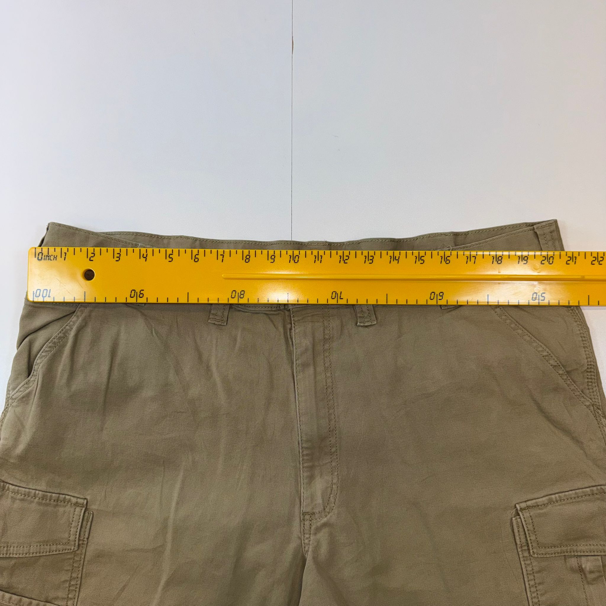 Carhartt Relaxed Fit Cargo Shorts – Khaki Beige – Size 44 Workwear Utility